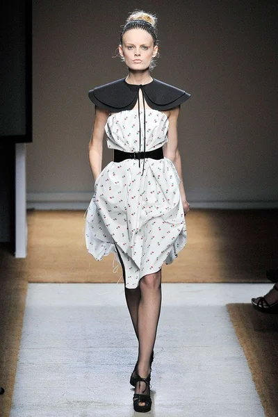 Look 32